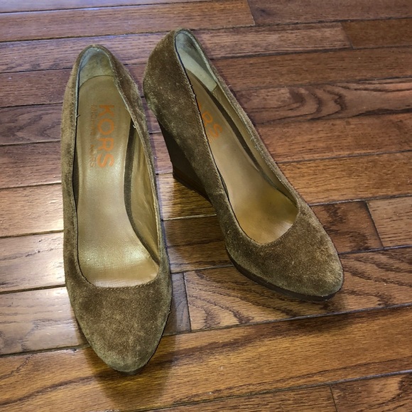 Gorgeous Michael Kors wedges - Picture 6 of 7